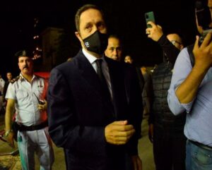 علاء مبارك فى عزاء فريد الديب