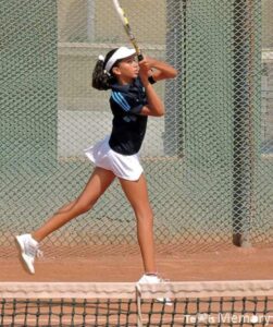 همس متولى لاعبة التنس