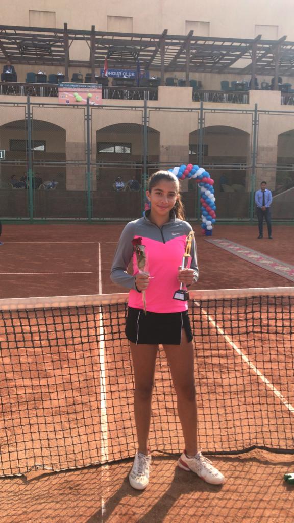 همس متولى لاعبة التنس